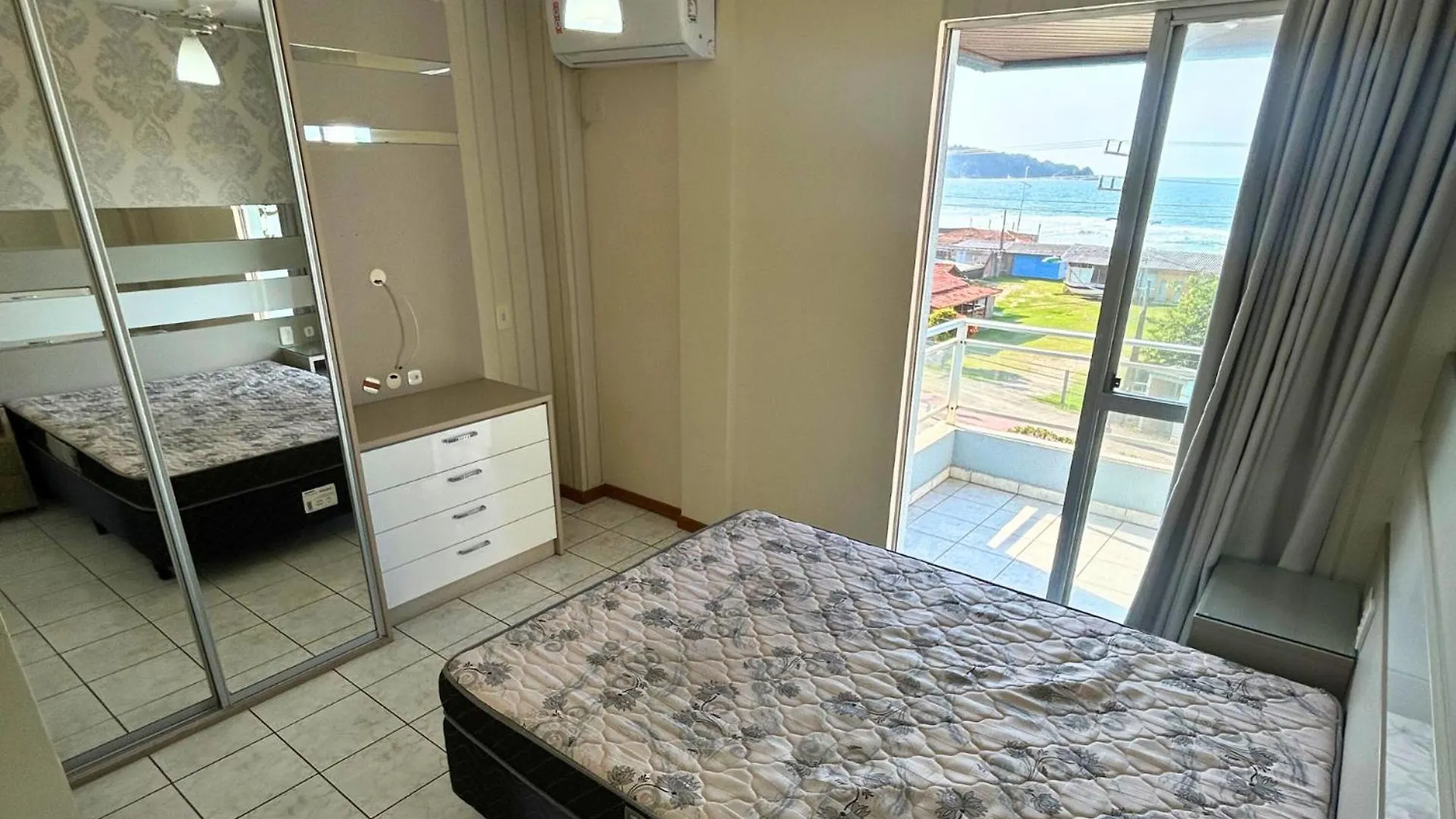 Amplo Apartamento Com Vista Mar Sobre A Avenida De Bombas 봄비나스 0*,  브라질