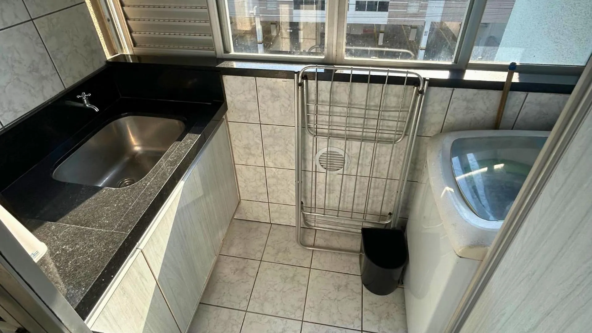 Amplo Apartamento Com Vista Mar Sobre A Avenida De Bombas 봄비나스