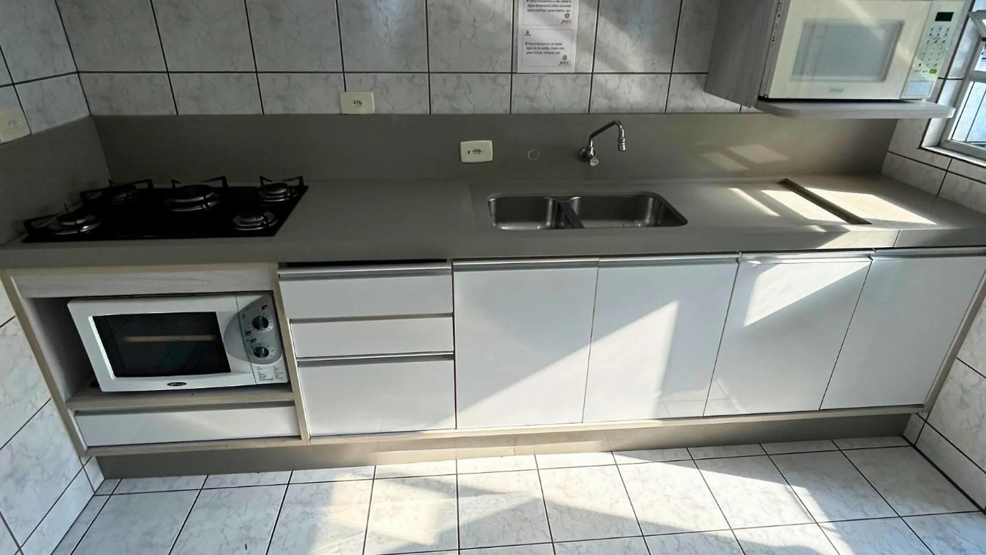 Amplo Apartamento Com Vista Mar Sobre A Avenida De Bombas 봄비나스 0*,