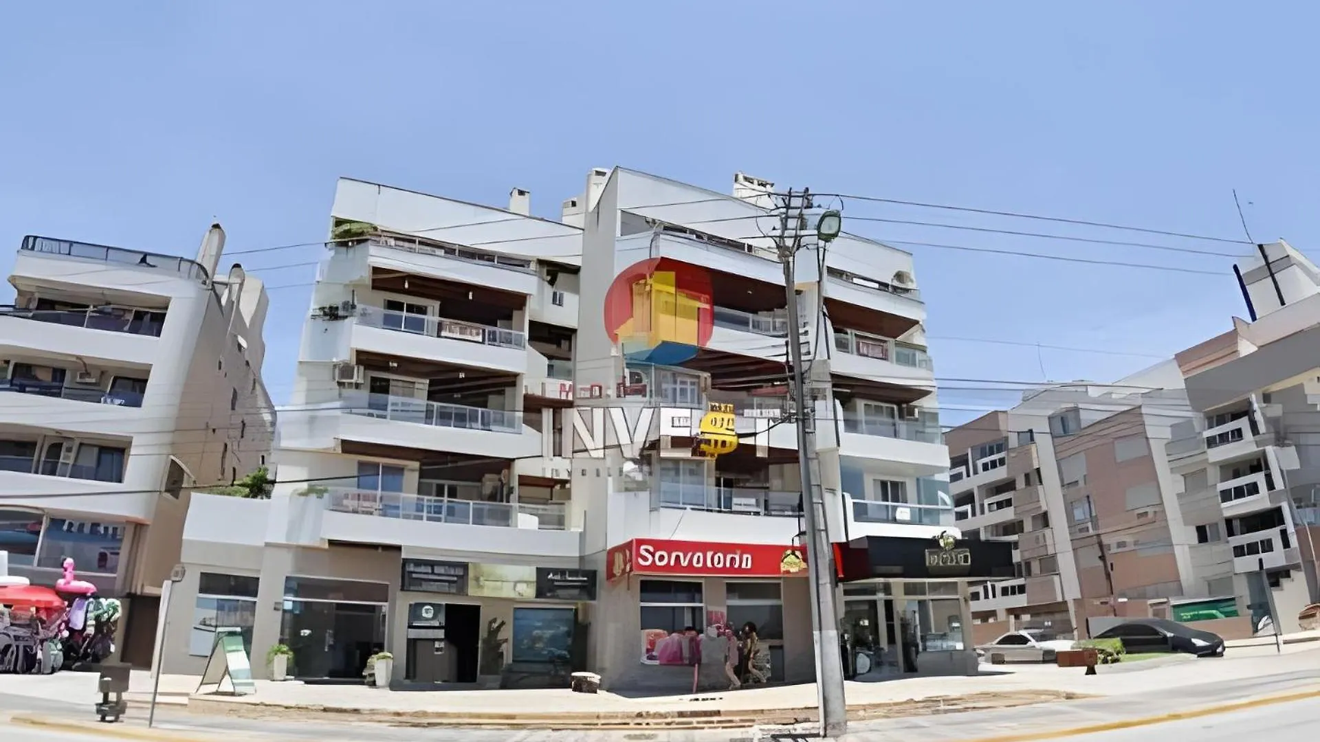 Amplo Apartamento Com Vista Mar Sobre A Avenida De Bombas Bombinhas
