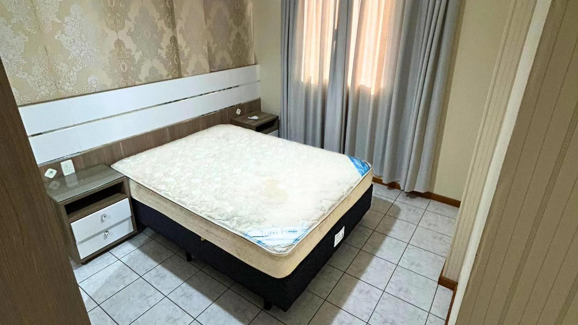 Amplo Apartamento Com Vista Mar Sobre A Avenida De Bombas 봄비나스 아파트